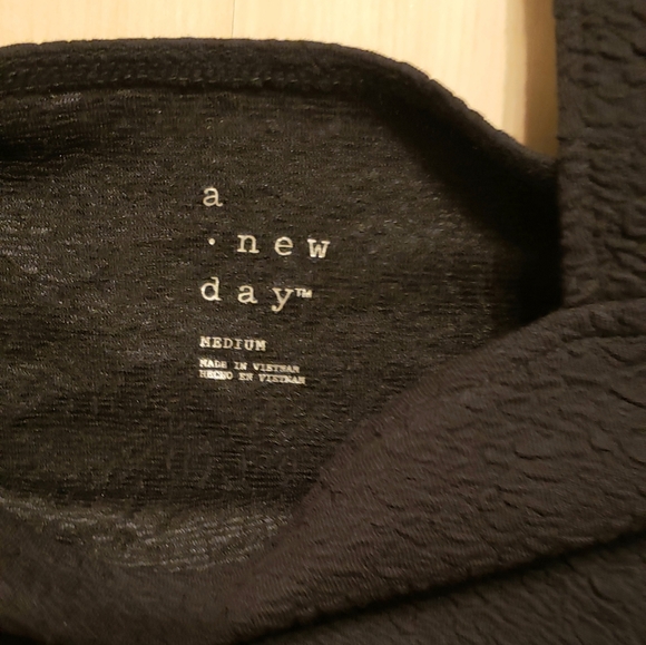 New Puff Sleeve Top - Picture 3 of 3